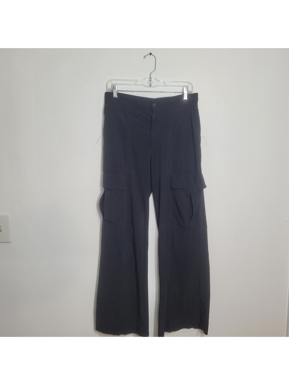 Athleta Black Athletic Chelsea Wide Leg Cargo Pants High Rise Size 4